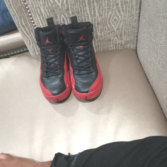 Air Jordan 12 Retro Bred (Flu Game) Athletic shoes/Sneakers - Picture 6 of 14